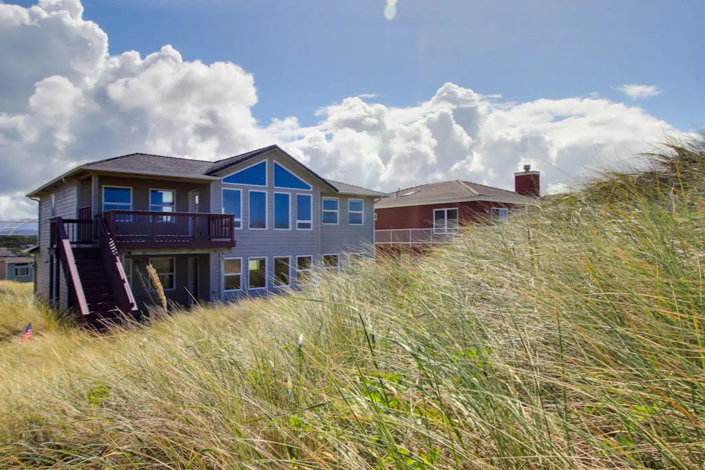 Oceanfront Home with Bay Views, Free WiFi, Gas Grill & Gas Fireplace