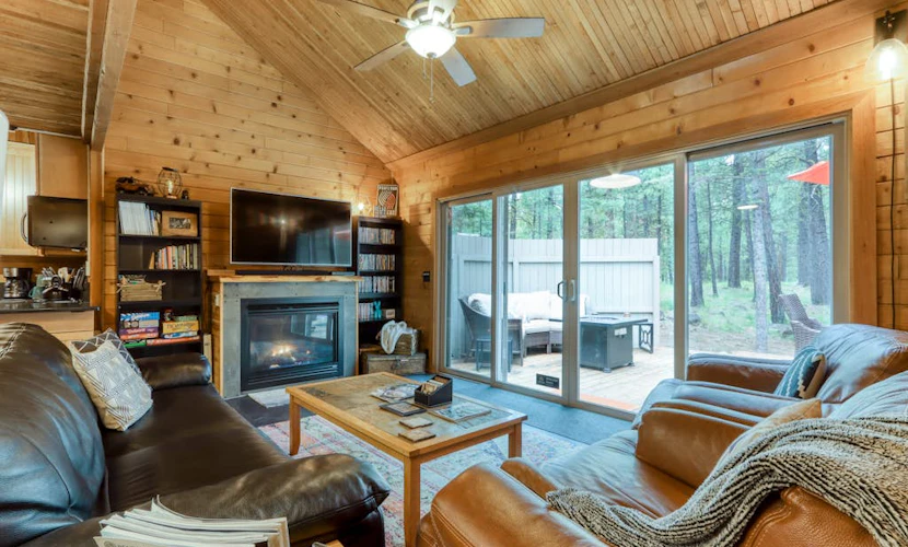 Cozy home with shared pool, sauna, golf, private hot tub & deck - dog-friendly