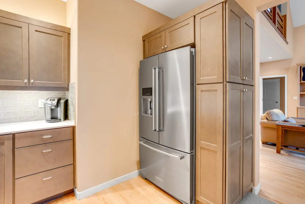 Spacious dog-friendly home with hot tub, fireplace & resort pools, golf, tennis