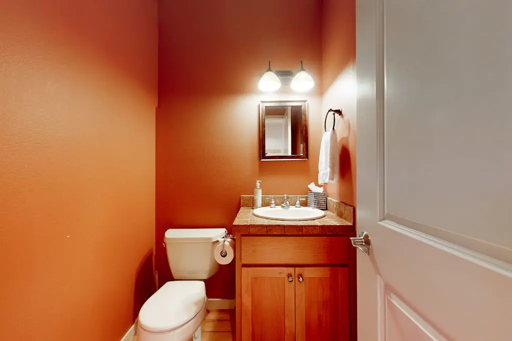 Spacious dog-friendly home with hot tub, fireplace & resort pools, golf, tennis