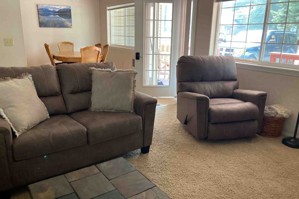 Ground-Floor Condo w/Washer/Dryer, Gas Grill, Fireplace, WiFi