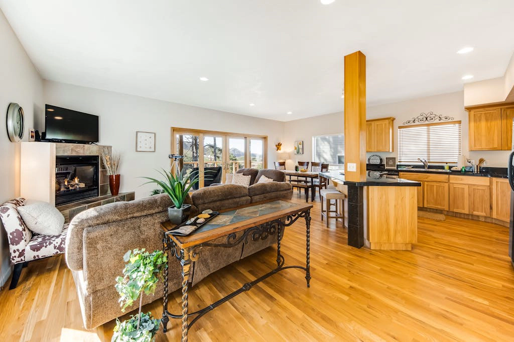 Beautiful Home with Ocean and Yaquina Lighthouse Views - Walk to the Beach