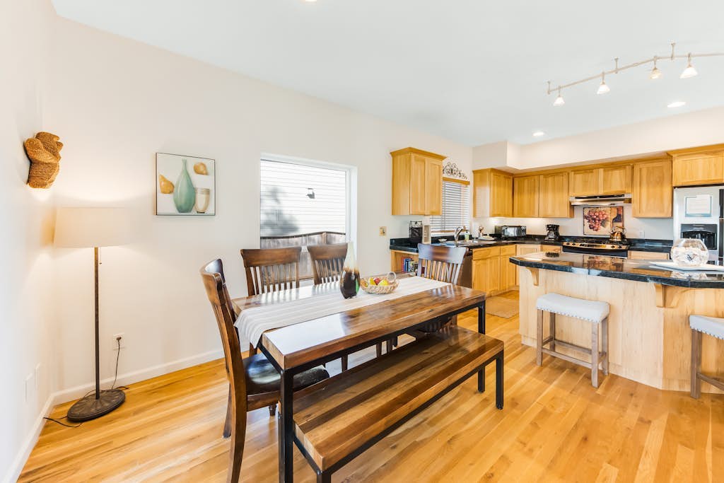 Beautiful Home with Ocean and Yaquina Lighthouse Views - Walk to the Beach