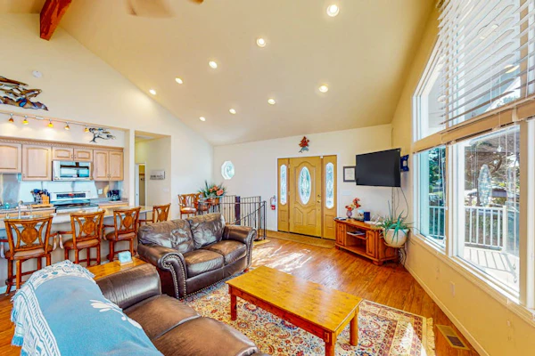 Oceanfront home with easy beach access and great location in town