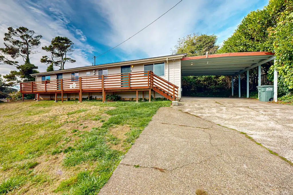 Dog-friendly duplex in the Heart of Nye beach near the beach & downtown