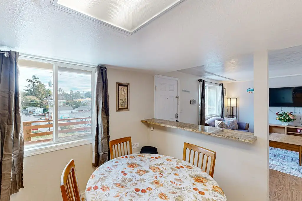 Dog-friendly duplex in the Heart of Nye beach near the beach & downtown