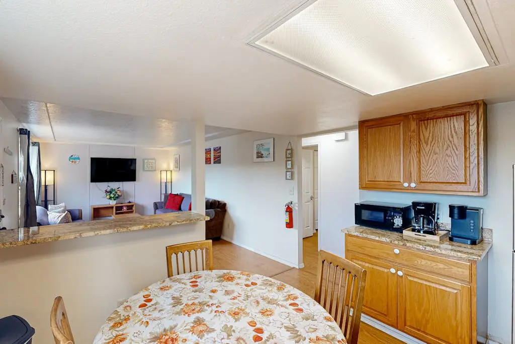 Dog-friendly duplex in the Heart of Nye beach near the beach & downtown