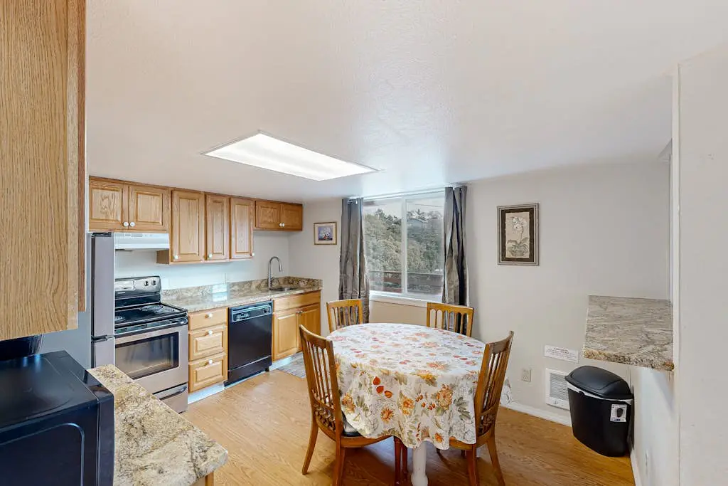 Dog-friendly duplex in the Heart of Nye beach near the beach & downtown