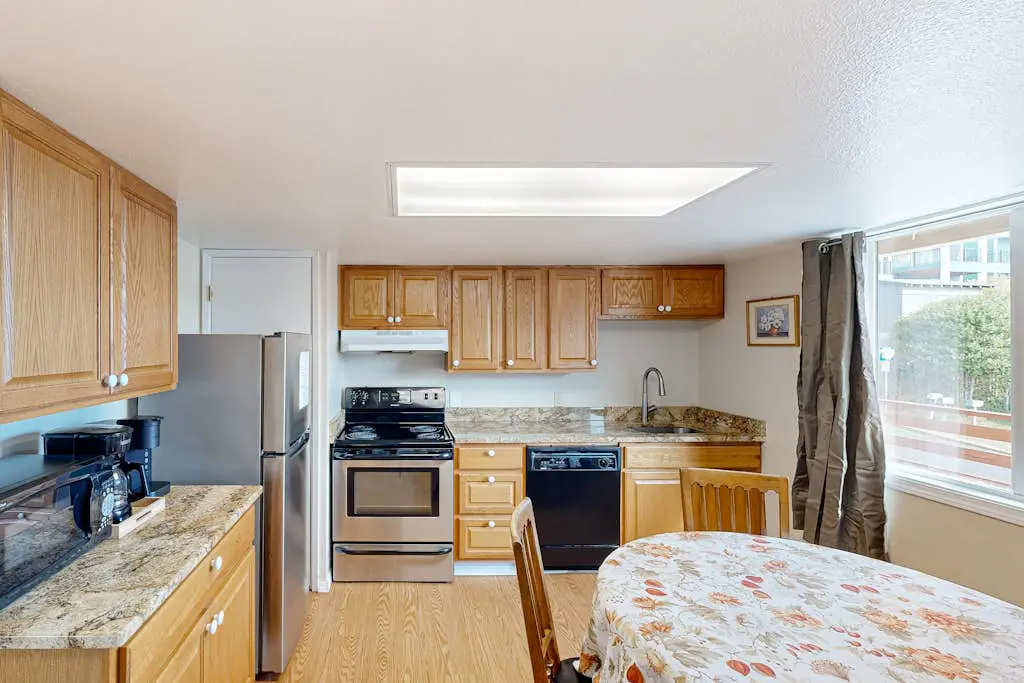 Dog-friendly duplex in the Heart of Nye beach near the beach & downtown