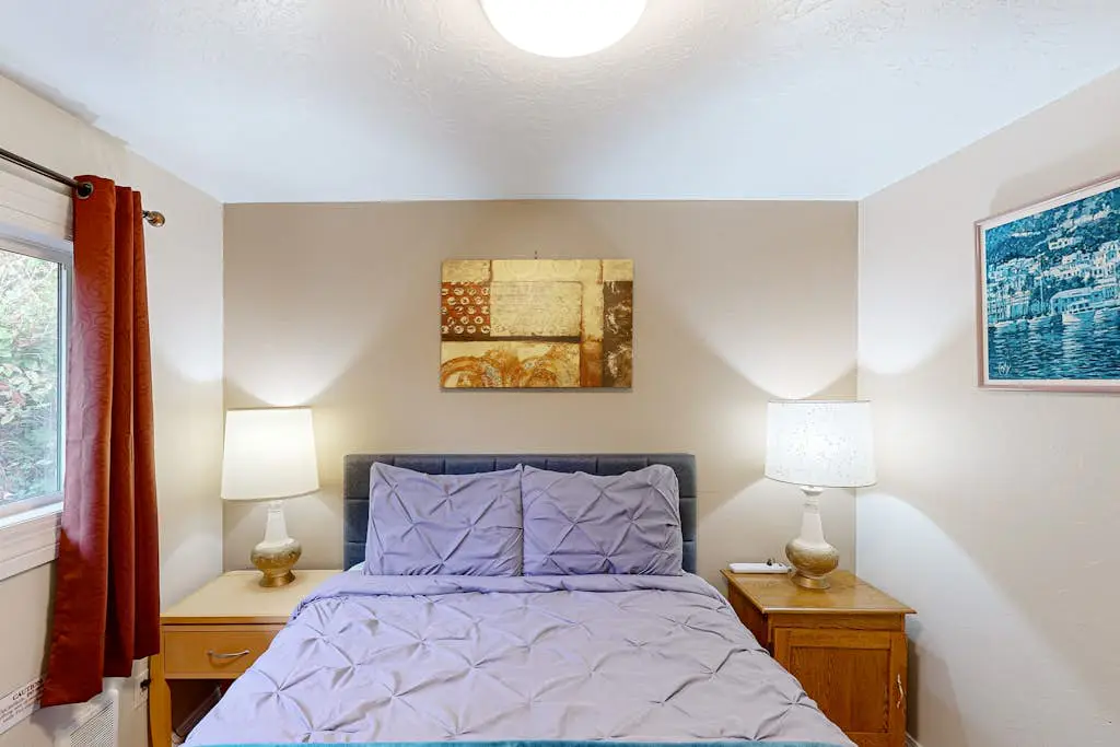 Dog-friendly duplex in the Heart of Nye beach near the beach & downtown