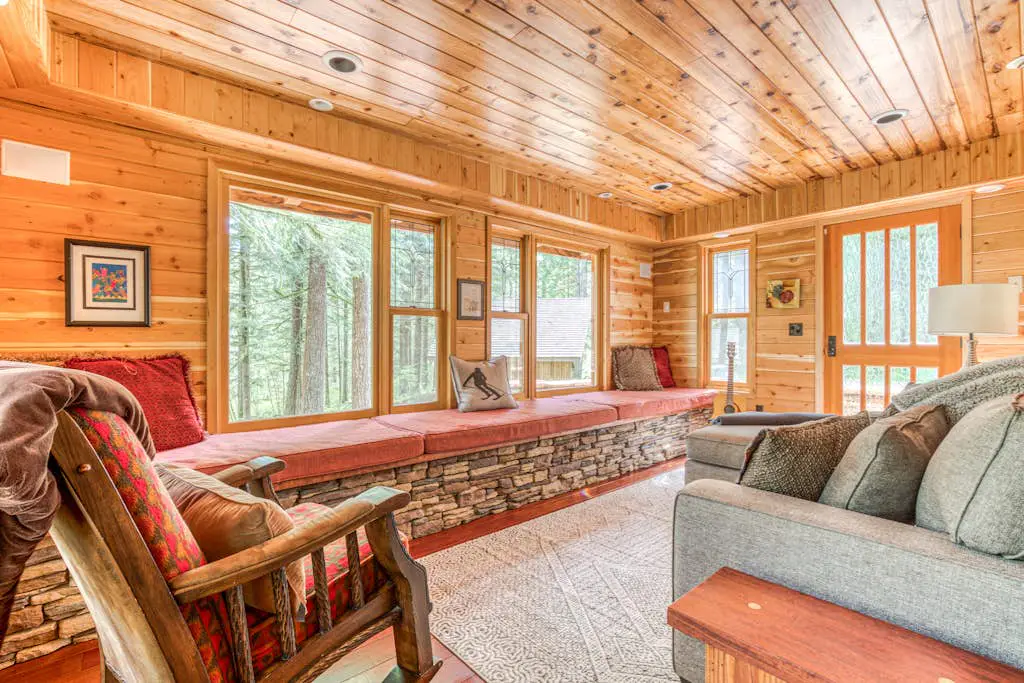 Luxe compound with private sauna, hot tub, rec house & fireplace