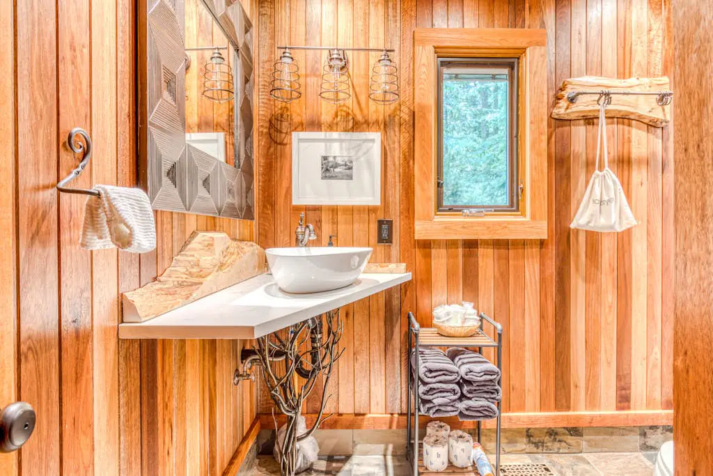 Luxe compound with private sauna, hot tub, rec house & fireplace