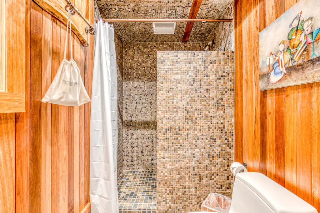 Luxe compound with private sauna, hot tub, rec house & fireplace
