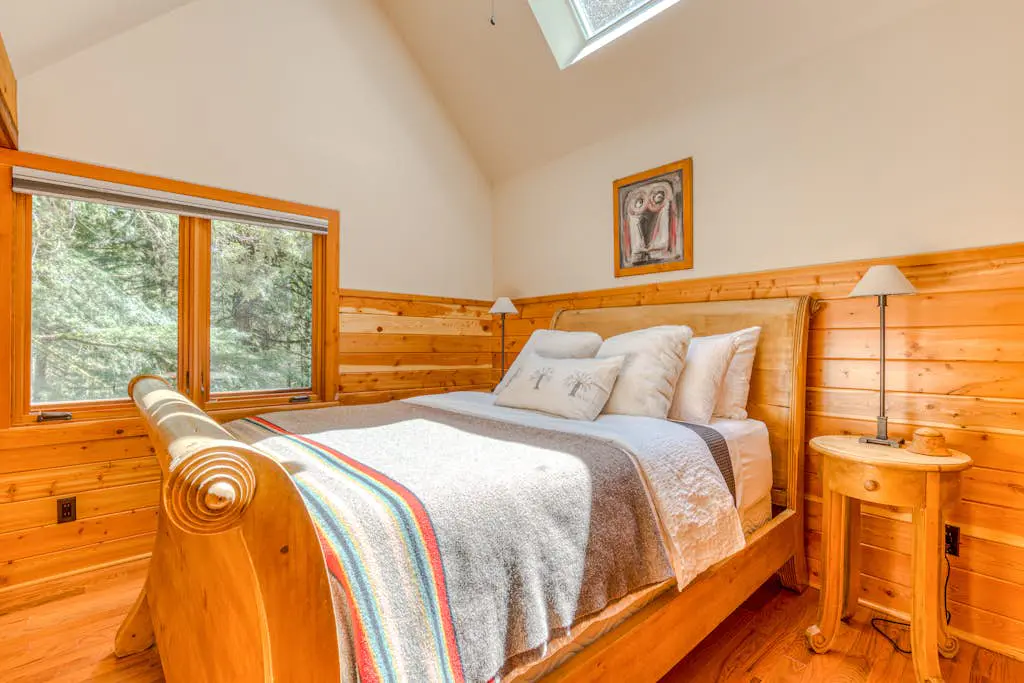 Luxe compound with private sauna, hot tub, rec house & fireplace