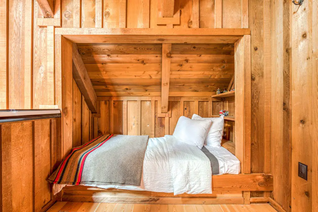 Luxe compound with private sauna, hot tub, rec house & fireplace