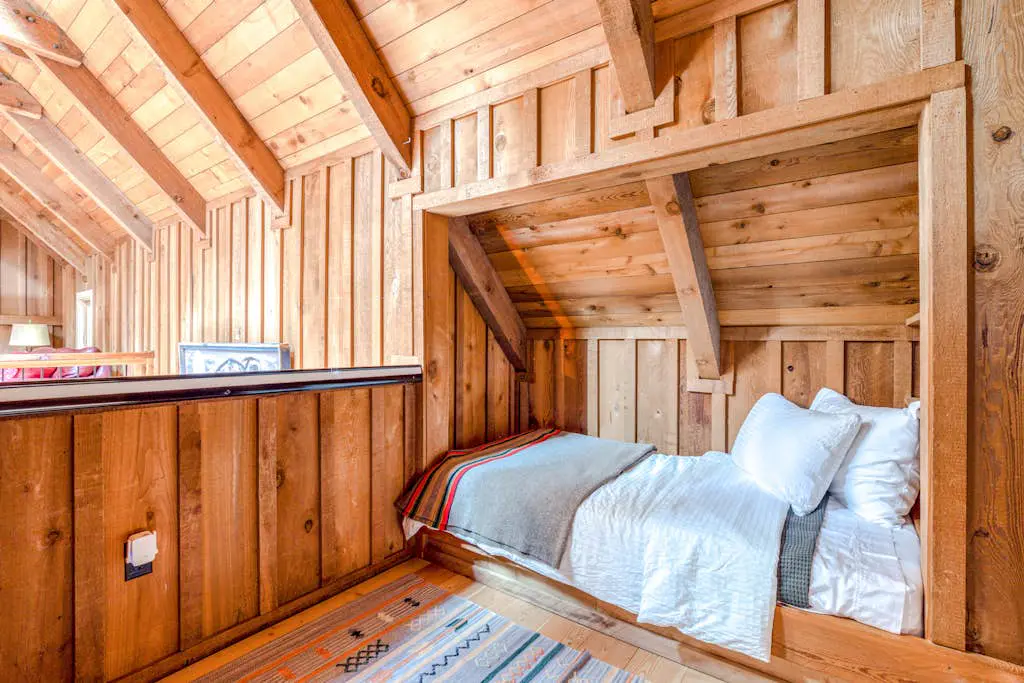 Luxe compound with private sauna, hot tub, rec house & fireplace