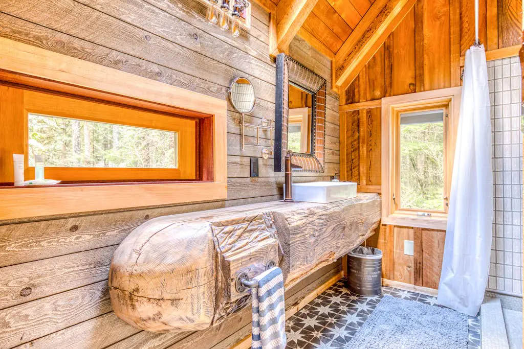 Luxe compound with private sauna, hot tub, rec house & fireplace