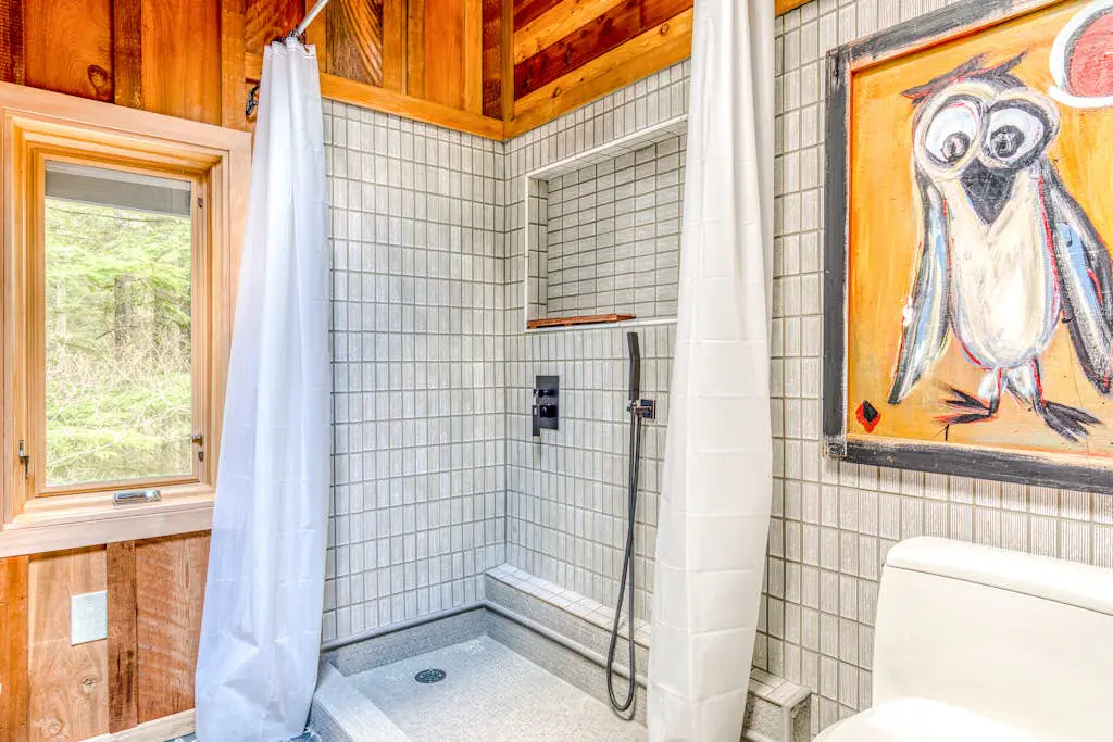 Luxe compound with private sauna, hot tub, rec house & fireplace