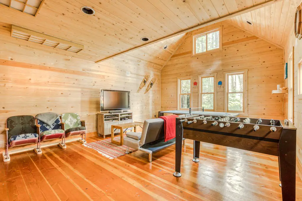 Luxe compound with private sauna, hot tub, rec house & fireplace