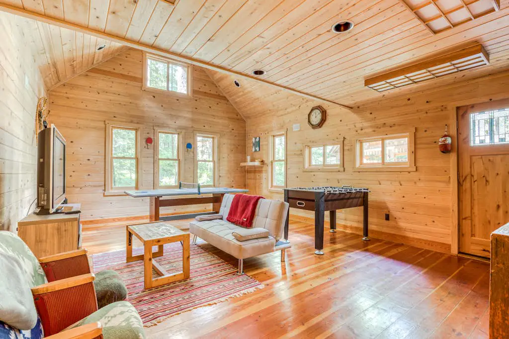 Luxe compound with private sauna, hot tub, rec house & fireplace
