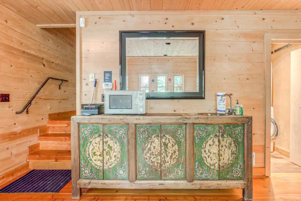 Luxe compound with private sauna, hot tub, rec house & fireplace
