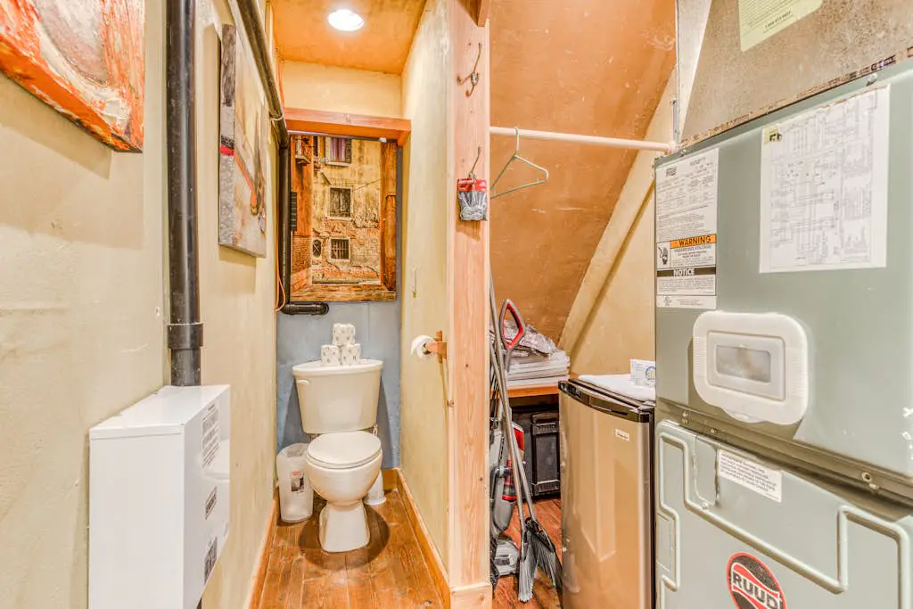 Luxe compound with private sauna, hot tub, rec house & fireplace