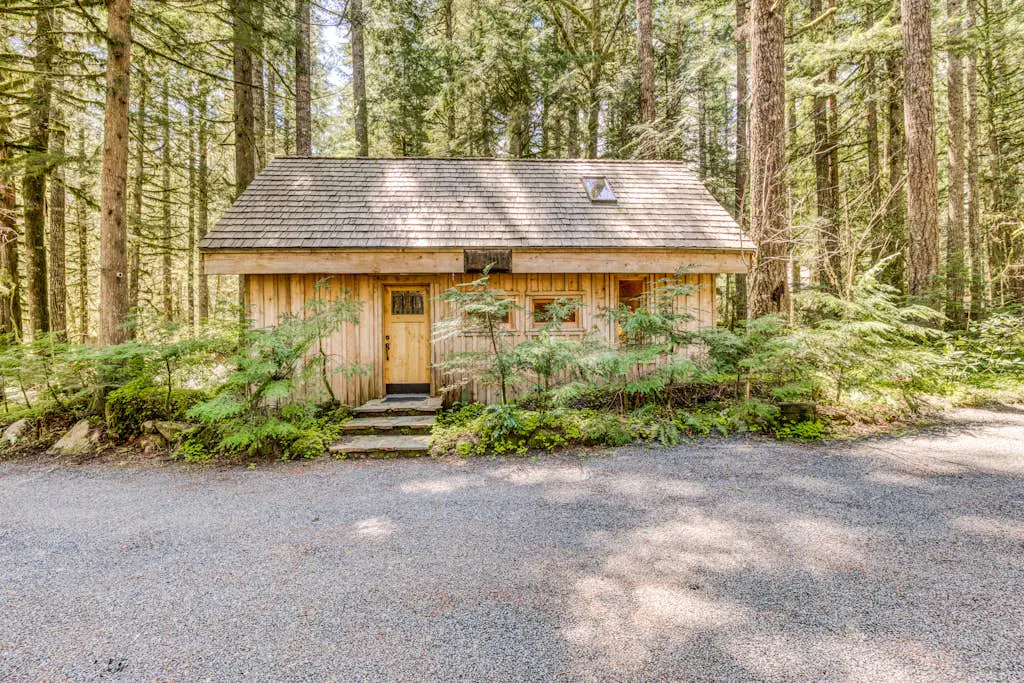 Luxe compound with private sauna, hot tub, rec house & fireplace