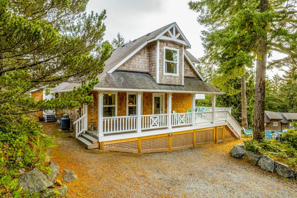 Classic, dog-friendly beach house with vast outdoor living, hot tub & firepit