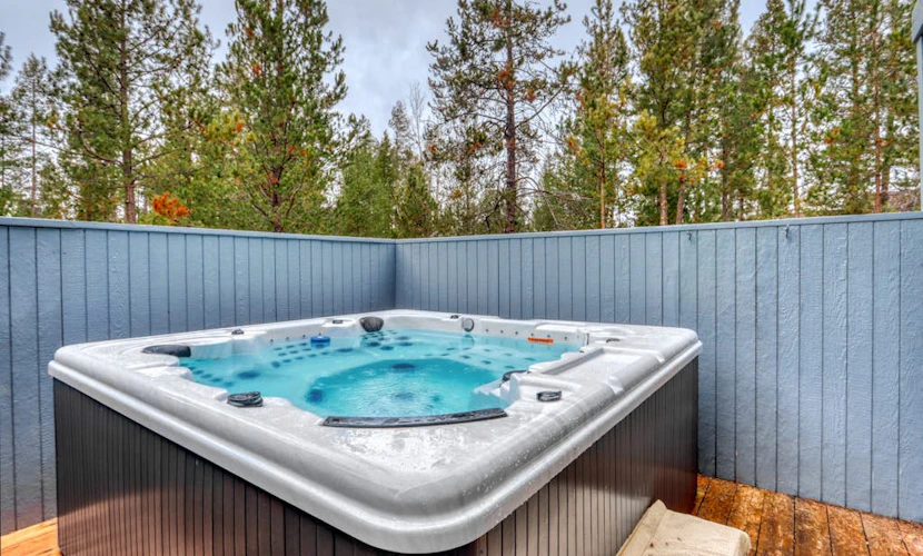 Sweet Sunriver Home with Private Hot Tub, Outdoor Space & Eight SHARC Passes