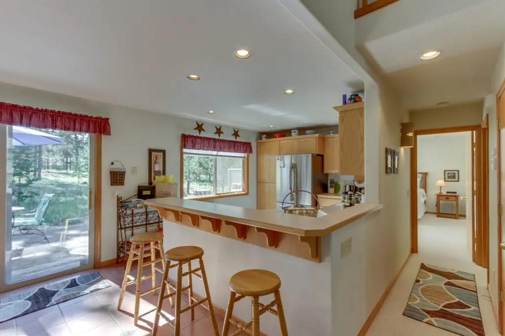 Sweet Sunriver Home with Private Hot Tub, Outdoor Space & Eight SHARC Passes