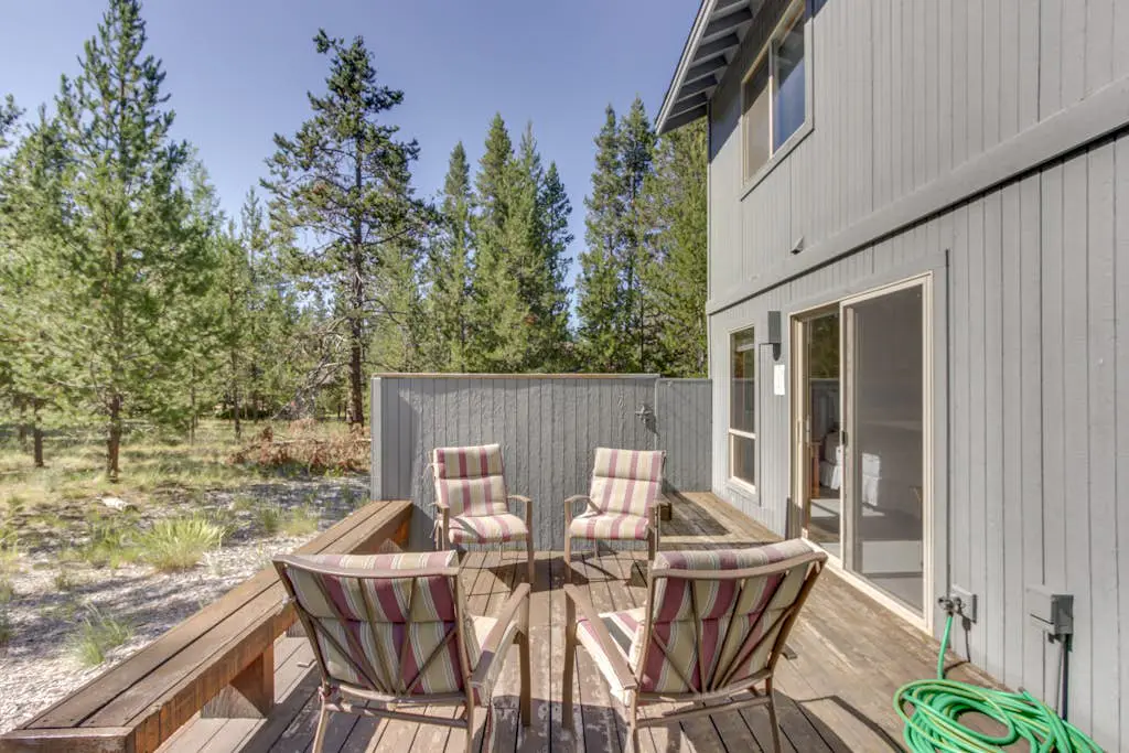 Sweet Sunriver Home with Private Hot Tub, Outdoor Space & Eight SHARC Passes
