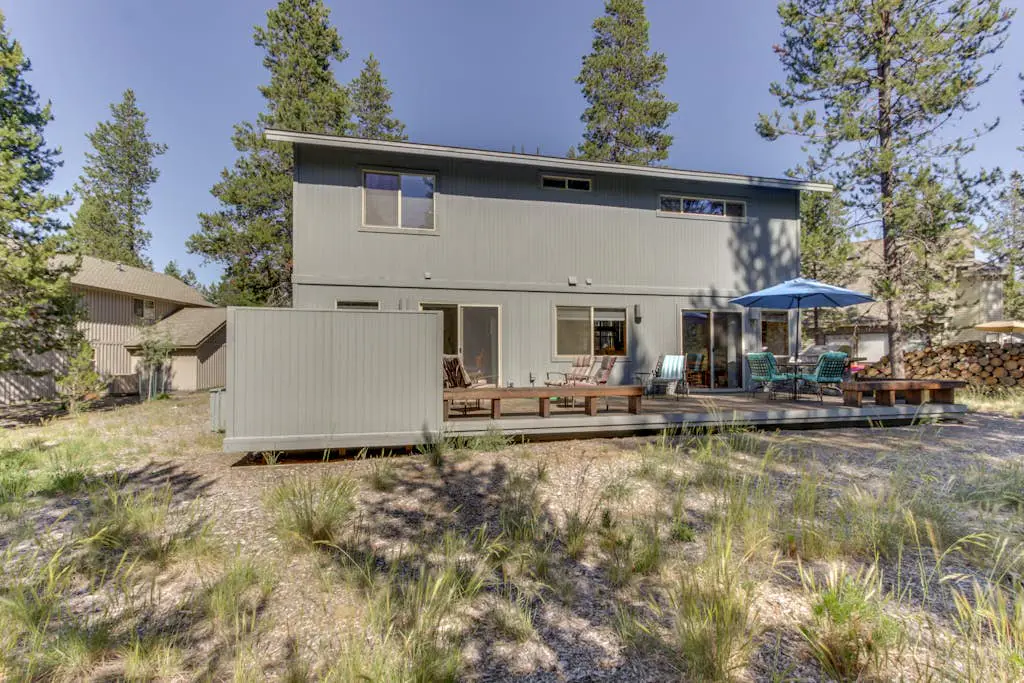 Sweet Sunriver Home with Private Hot Tub, Outdoor Space & Eight SHARC Passes