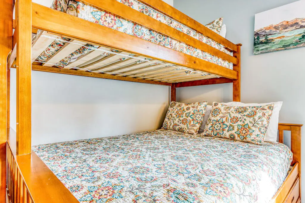 Dog-Friendly Condo Steps from the Village with Balcony, WiFi & Gas Fireplace