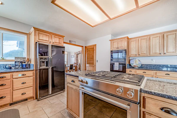 Gorgeous oceanfront estate with amazing views & hot tub - steps to quiet beach
