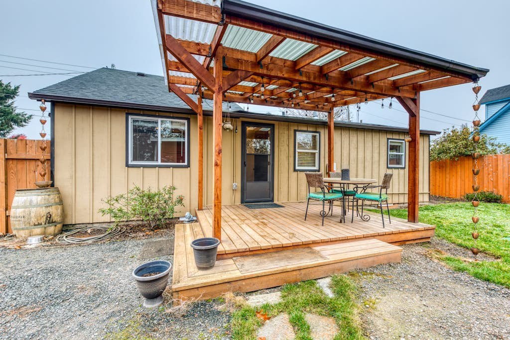 Remodeled, dog-friendly Willamette Valley home with large fenced yard