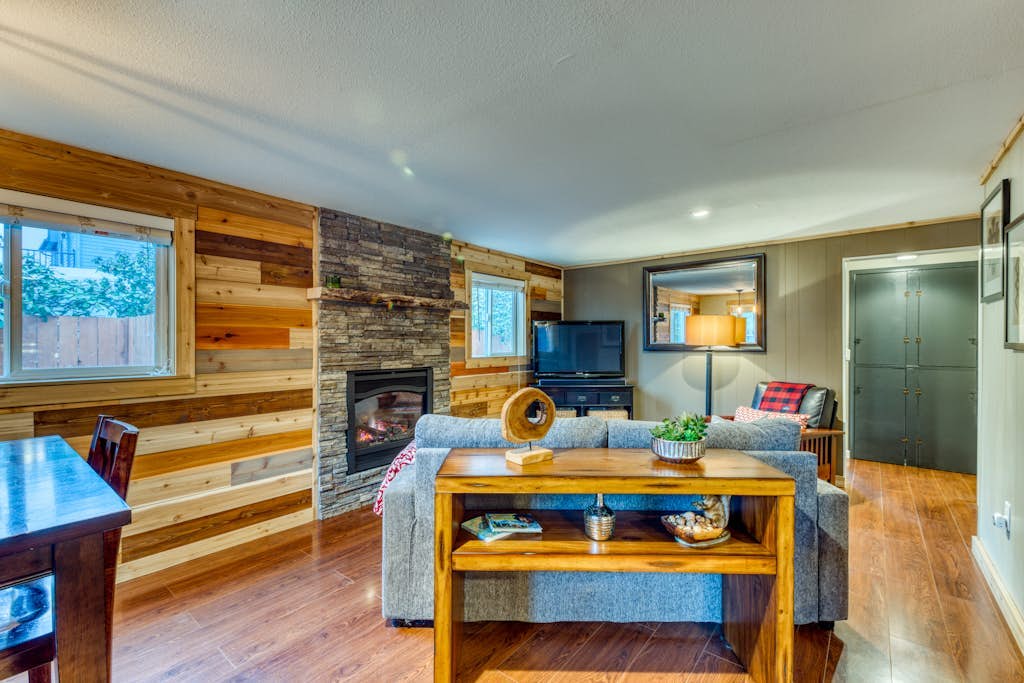 Remodeled, dog-friendly Willamette Valley home with large fenced yard