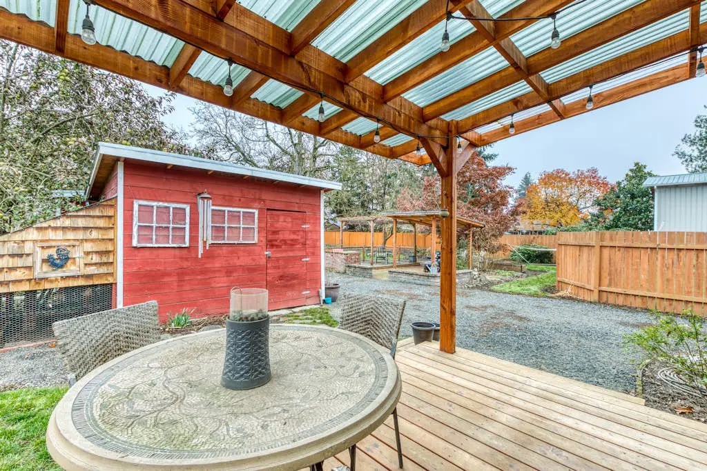 Remodeled, dog-friendly Willamette Valley home with large fenced yard
