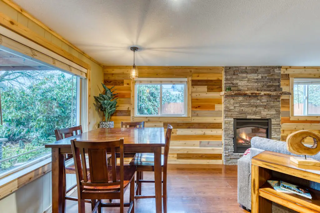 Remodeled, dog-friendly Willamette Valley home with large fenced yard