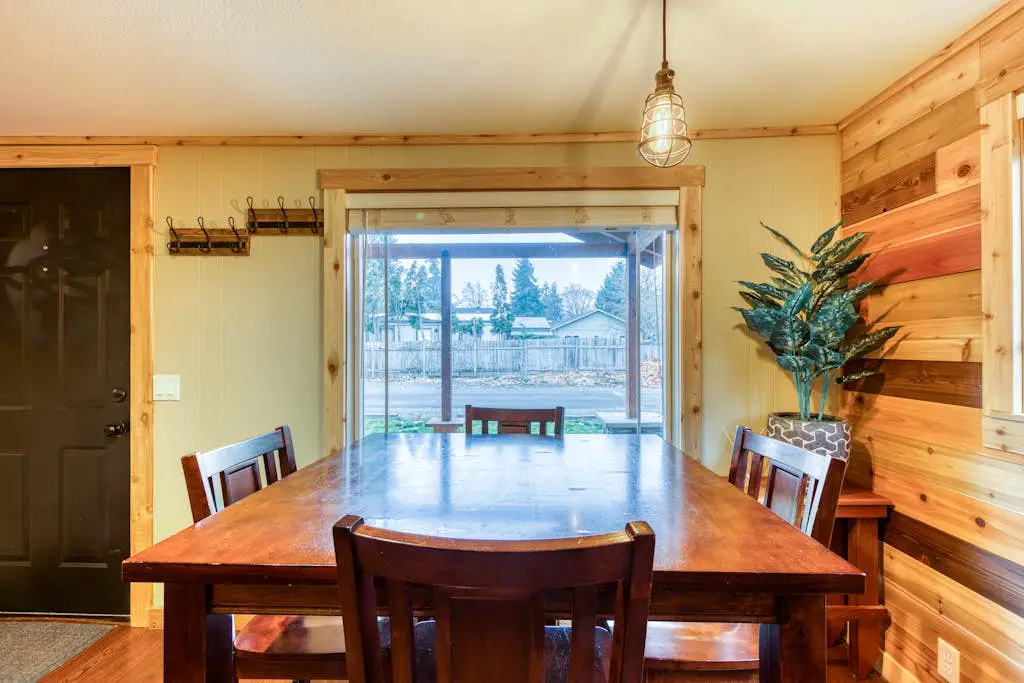 Remodeled, dog-friendly Willamette Valley home with large fenced yard