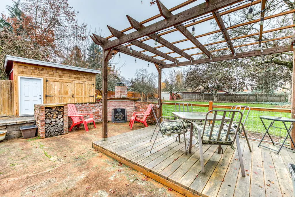 Remodeled, dog-friendly Willamette Valley home with large fenced yard