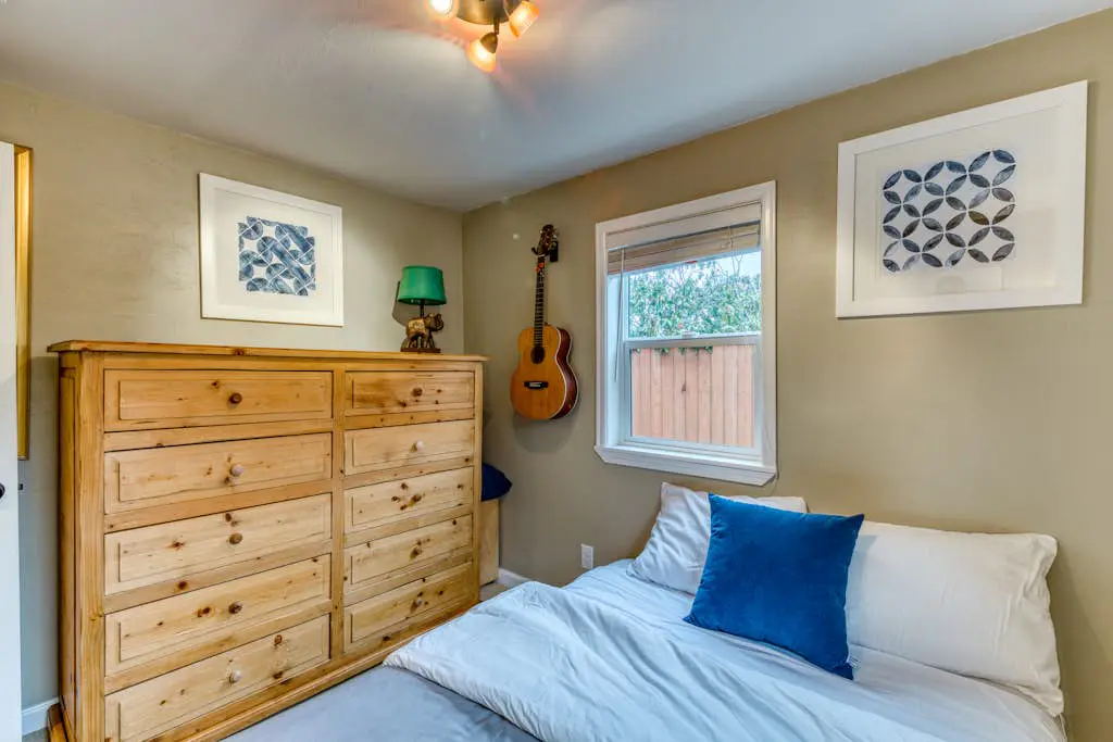 Remodeled, dog-friendly Willamette Valley home with large fenced yard
