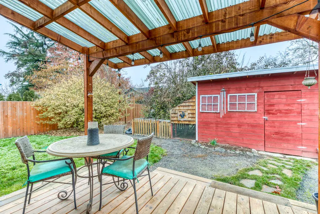 Remodeled, dog-friendly Willamette Valley home with large fenced yard