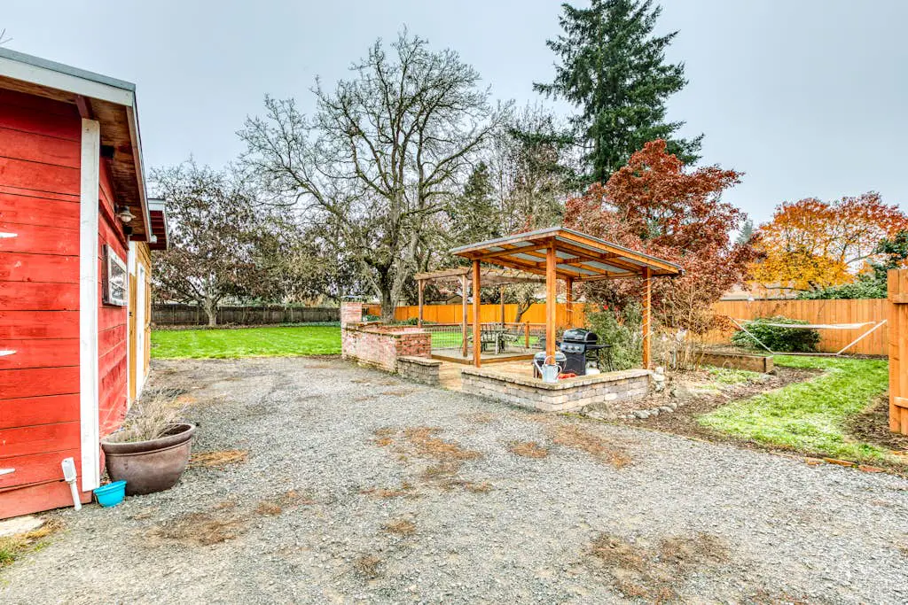 Remodeled, dog-friendly Willamette Valley home with large fenced yard