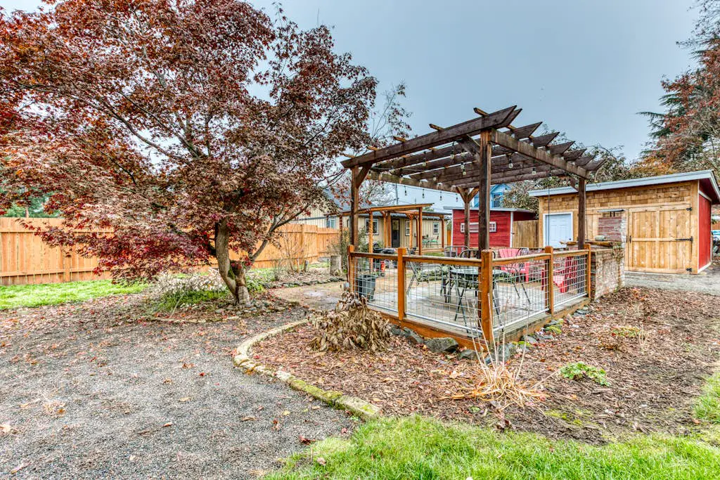 Remodeled, dog-friendly Willamette Valley home with large fenced yard