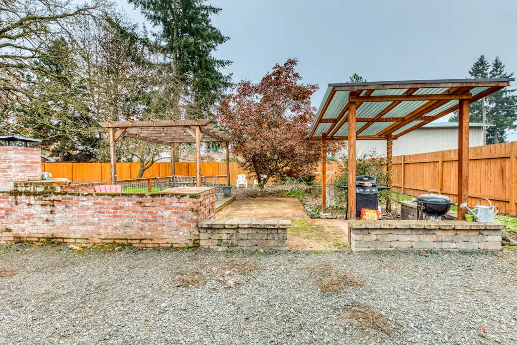 Remodeled, dog-friendly Willamette Valley home with large fenced yard
