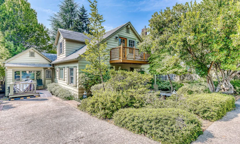 Classic, Dog-Friendly Home w/ Free WiFi, a Washer/Dryer, & Enclosed Backyard