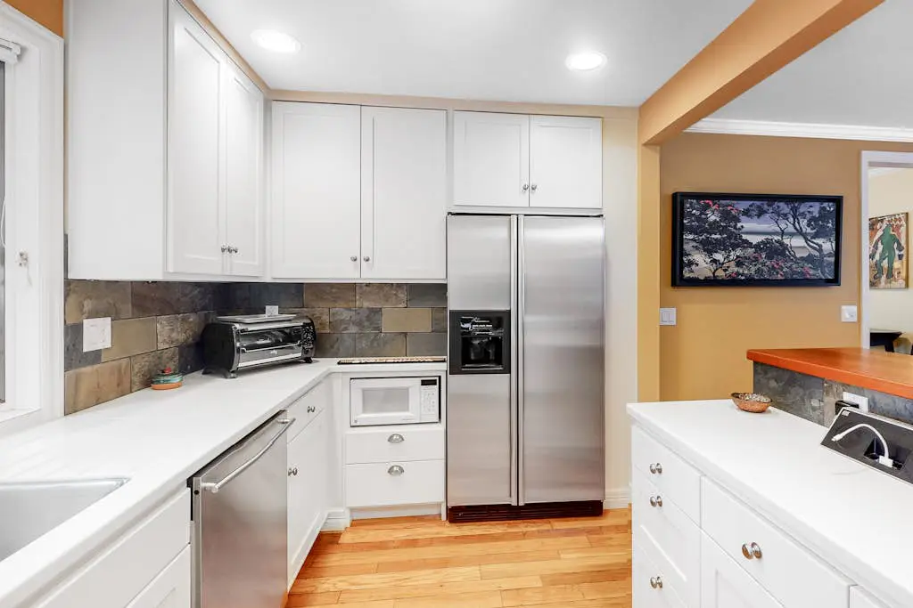 Classic, Dog-Friendly Home with Free WiFi, a washer&dryer, & Enclosed Backyard