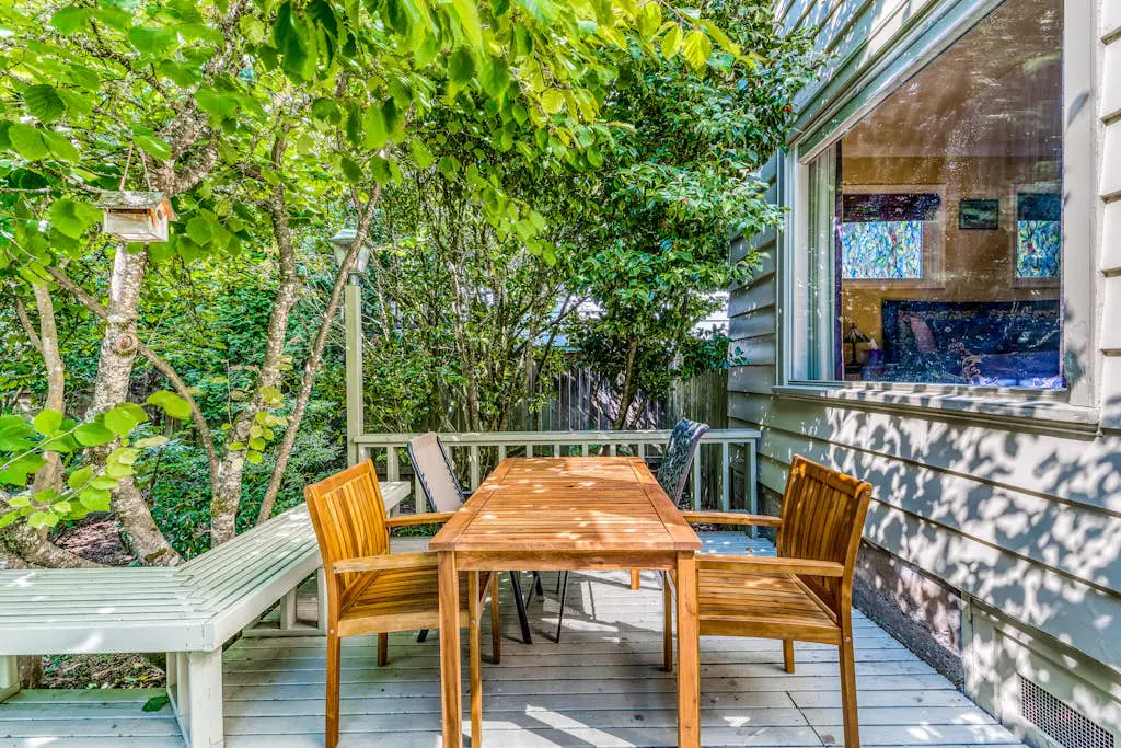 Classic, Dog-Friendly Home with Free WiFi, a washer&dryer, & Enclosed Backyard