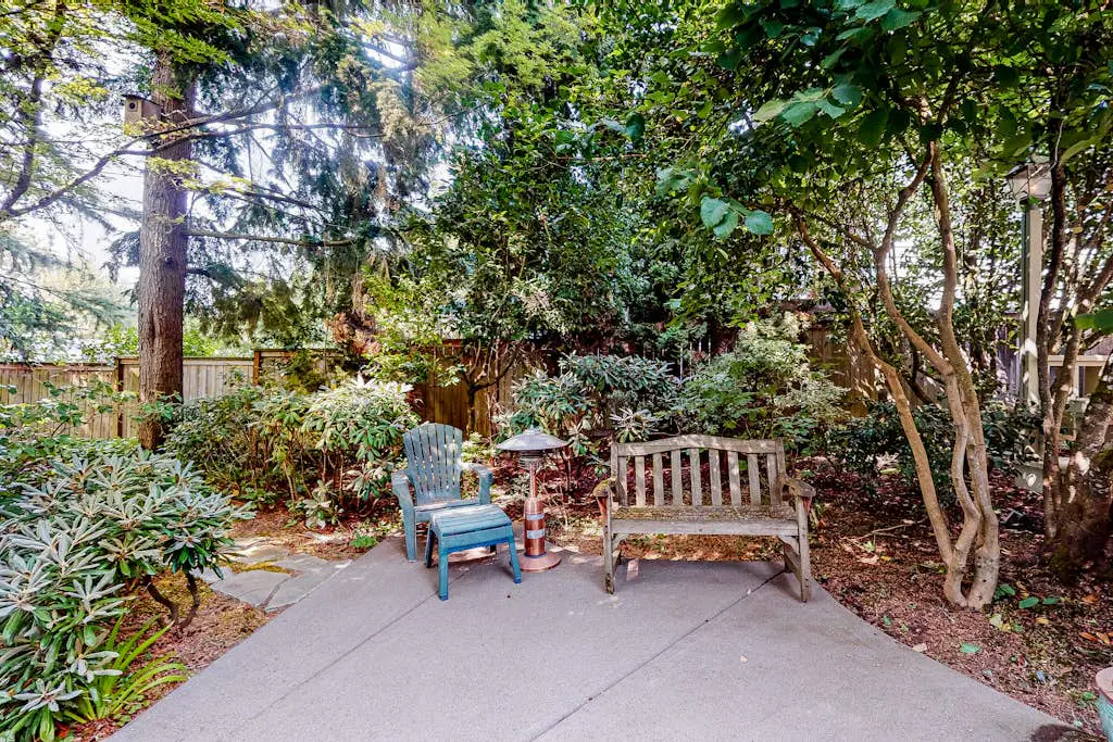 Classic, Dog-Friendly Home with Free WiFi, a washer&dryer, & Enclosed Backyard