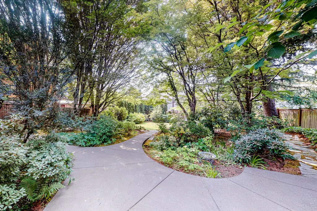 Classic, Dog-Friendly Home with Free WiFi, a washer&dryer, & Enclosed Backyard